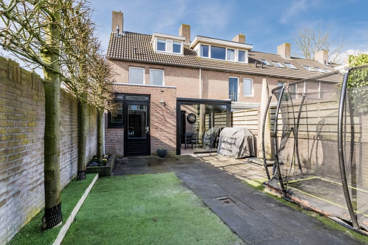 Modern Move-In Ready Corner Home with 4 Bedrooms and Lovely Garden in Berkel-Enschot — 53