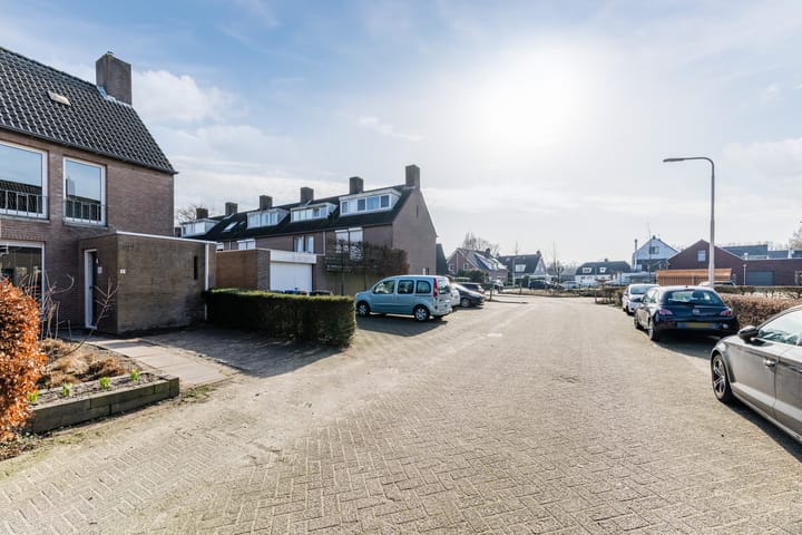 Modern Move-In Ready Corner Home with 4 Bedrooms and Lovely Garden in Berkel-Enschot — 55
