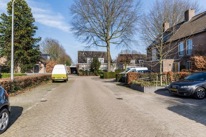 Modern Move-In Ready Corner Home with 4 Bedrooms and Lovely Garden in Berkel-Enschot — 57