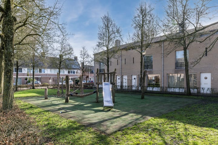 Modern Move-In Ready Corner Home with 4 Bedrooms and Lovely Garden in Berkel-Enschot — 61