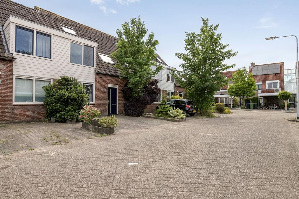 Photo 19 of Dotterbloem 47