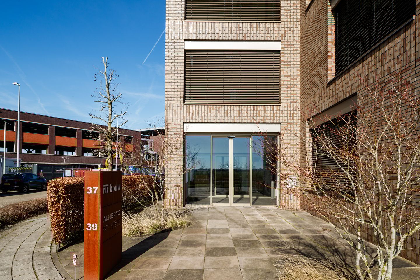 Bekijk foto 2 van Einsteinweg 39