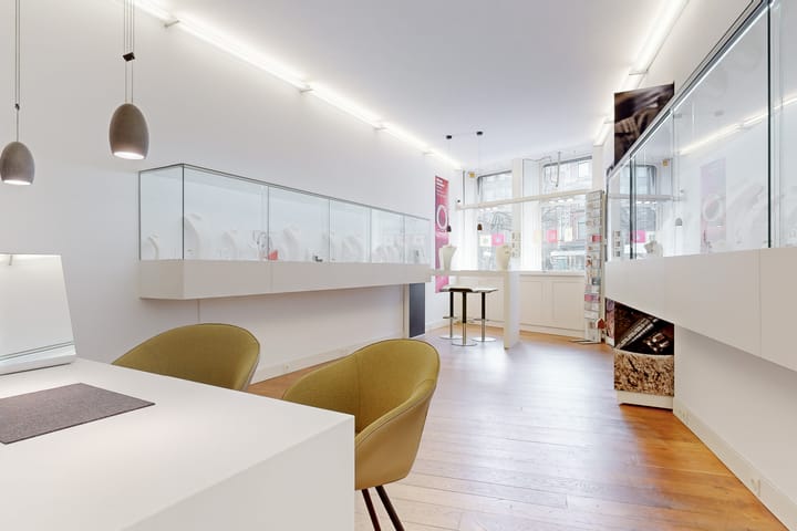 Monumental Canal House with Burcht View in Historic Leiden Center — 13