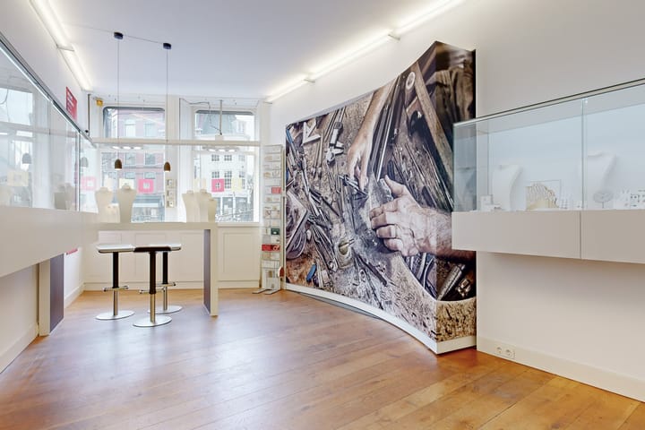 Monumental Canal House with Burcht View in Historic Leiden Center — 17
