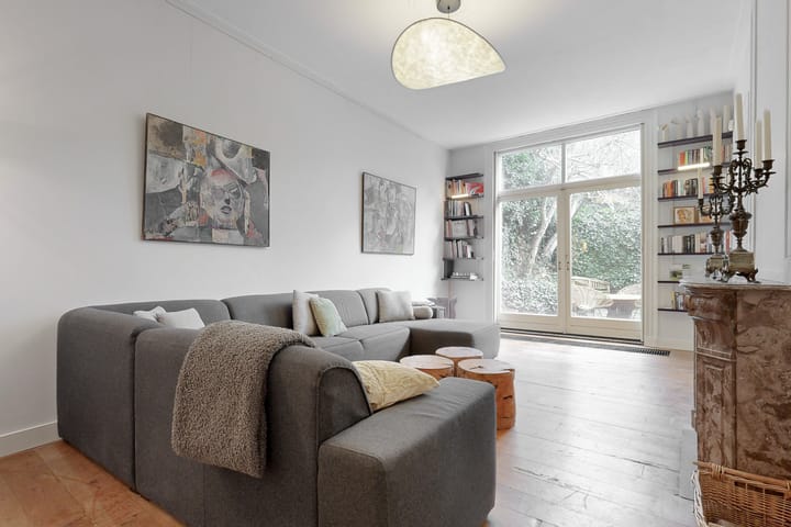 Monumental Canal House with Burcht View in Historic Leiden Center — 29