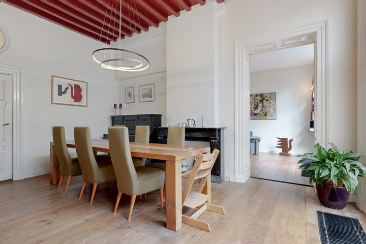 Monumental Canal House with Burcht View in Historic Leiden Center — 37