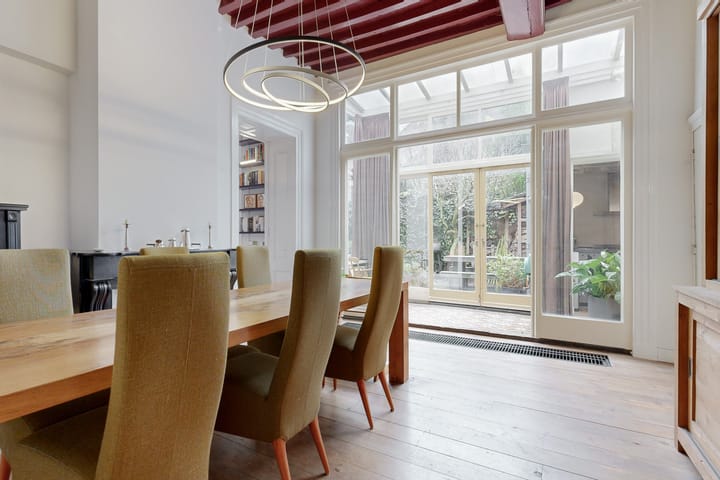 Monumental Canal House with Burcht View in Historic Leiden Center — 39