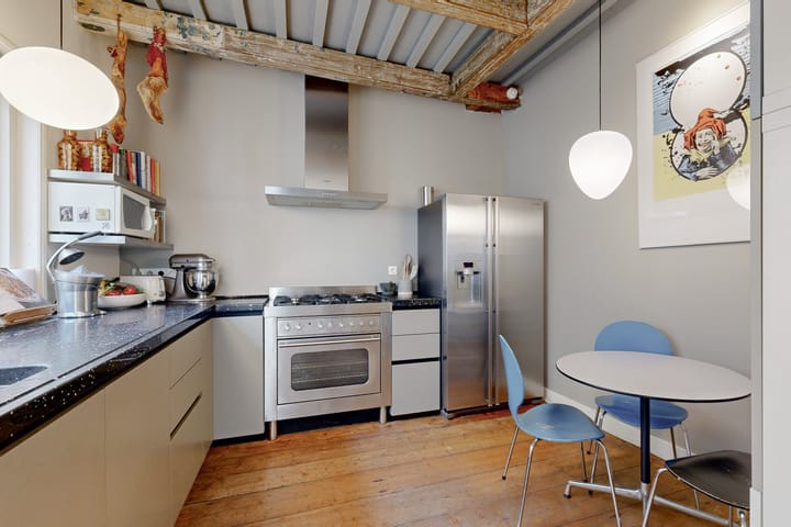 Monumental Canal House with Burcht View in Historic Leiden Center — 49