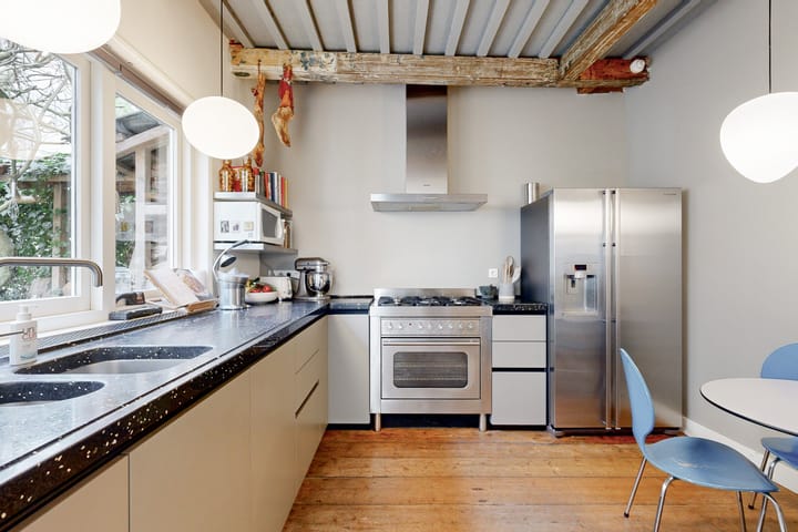 Monumental Canal House with Burcht View in Historic Leiden Center — 51