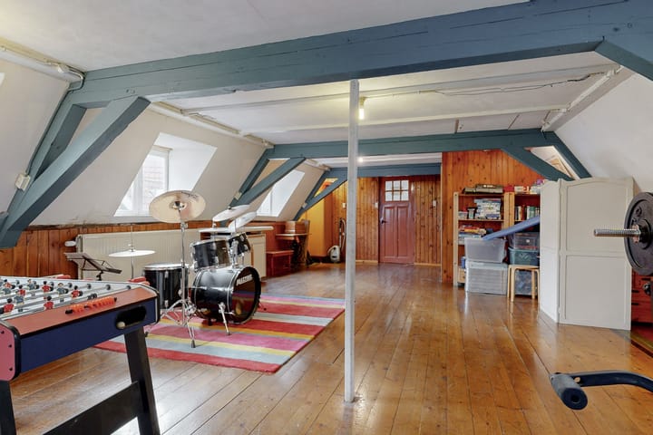 Monumental Canal House with Burcht View in Historic Leiden Center — 121