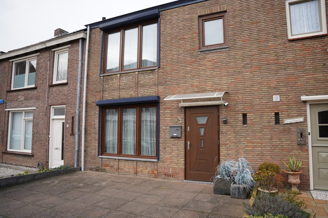 Photo 41 of Mr. J.E. Risseeuwstraat 3