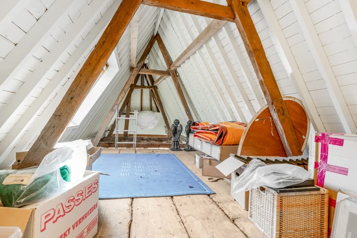 Monumental Canal House with Burcht View in Historic Leiden Center — 137