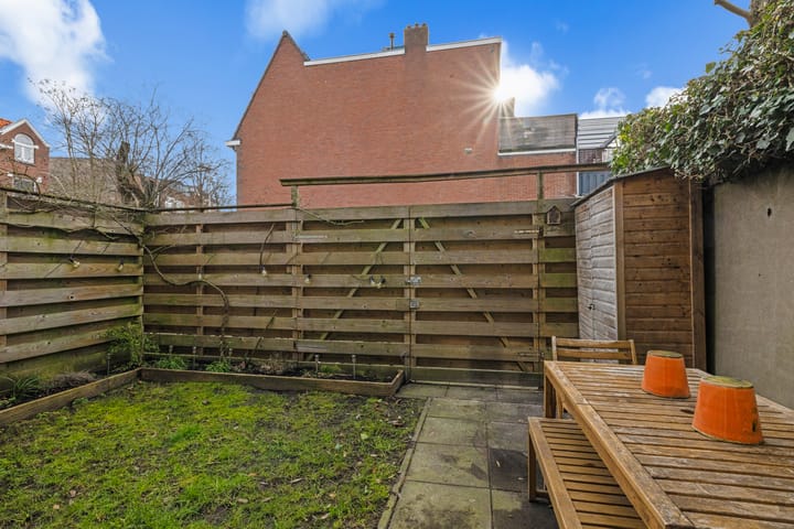 Three-room apartment with backyard in Utrecht's popular Muntkwartier neighborhood — 13