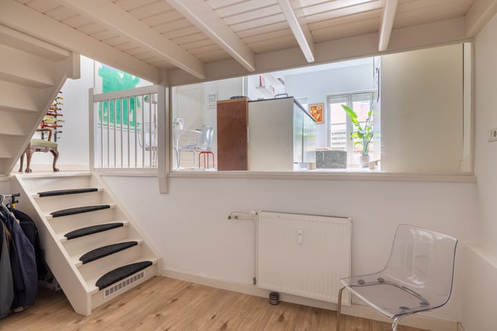 Three-room apartment with backyard in Utrecht's popular Muntkwartier neighborhood — 25