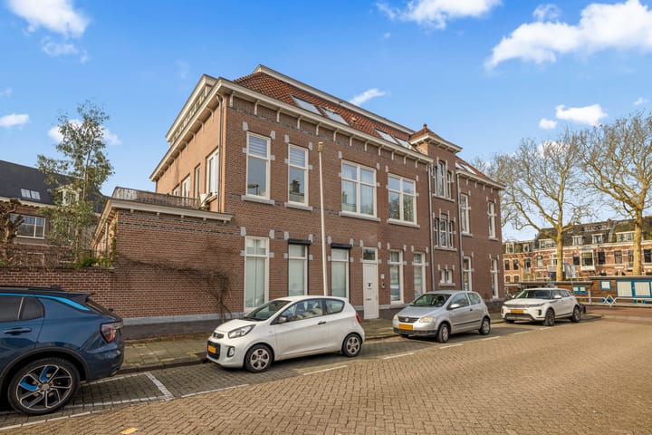 Three-room apartment with backyard in Utrecht's popular Muntkwartier neighborhood — 32