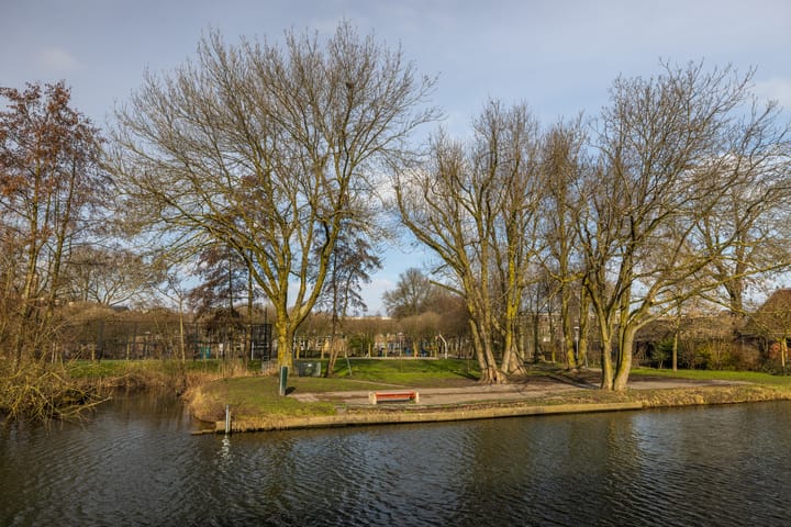 Three-room apartment with backyard in Utrecht's popular Muntkwartier neighborhood — 39