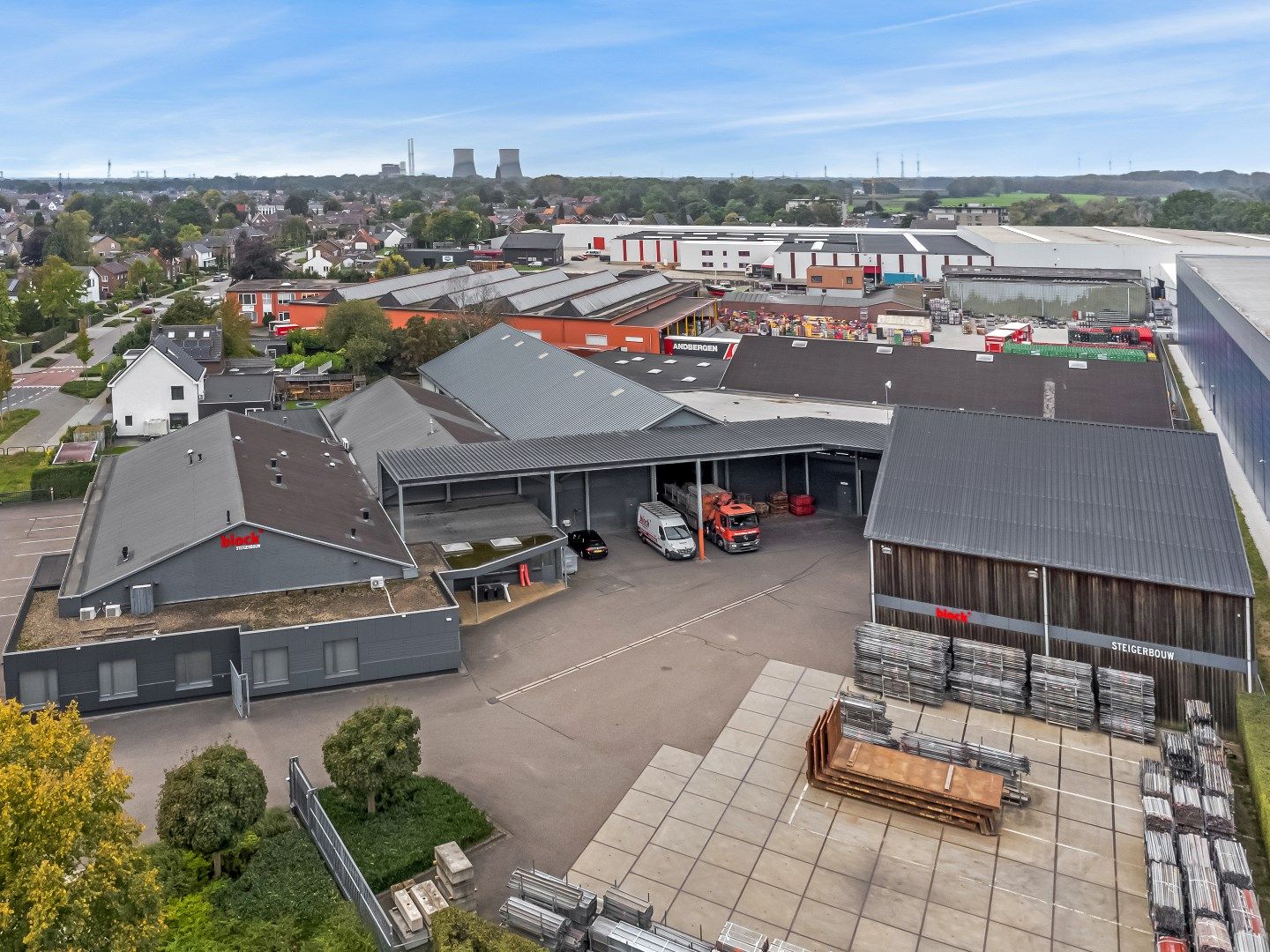 Bekijk foto 1 van Veestraat 42