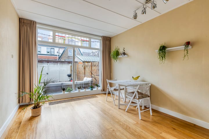 Charming 1930s Terraced Family Home in Quiet Zaandijk — 25