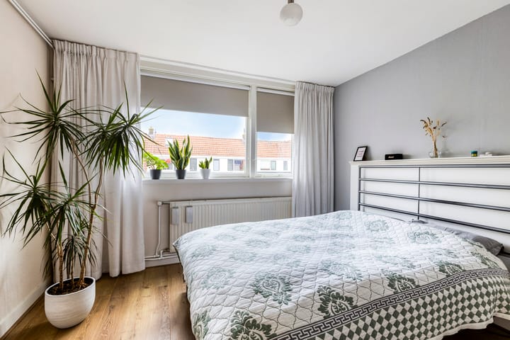 Charming 1930s Terraced Family Home in Quiet Zaandijk — 42
