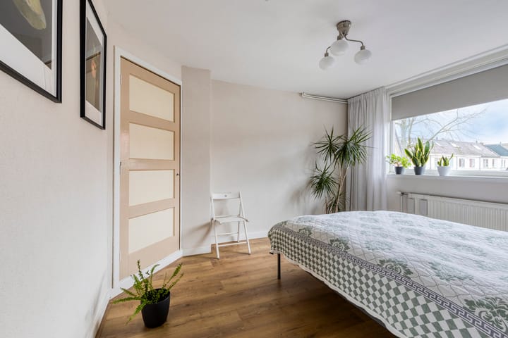 Charming 1930s Terraced Family Home in Quiet Zaandijk — 44