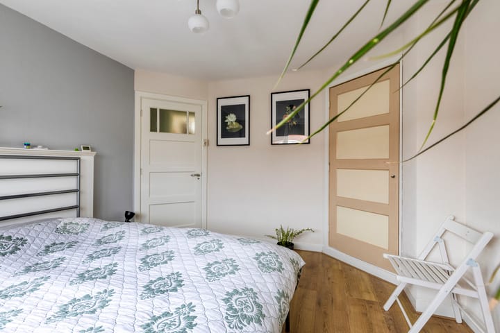 Charming 1930s Terraced Family Home in Quiet Zaandijk — 46