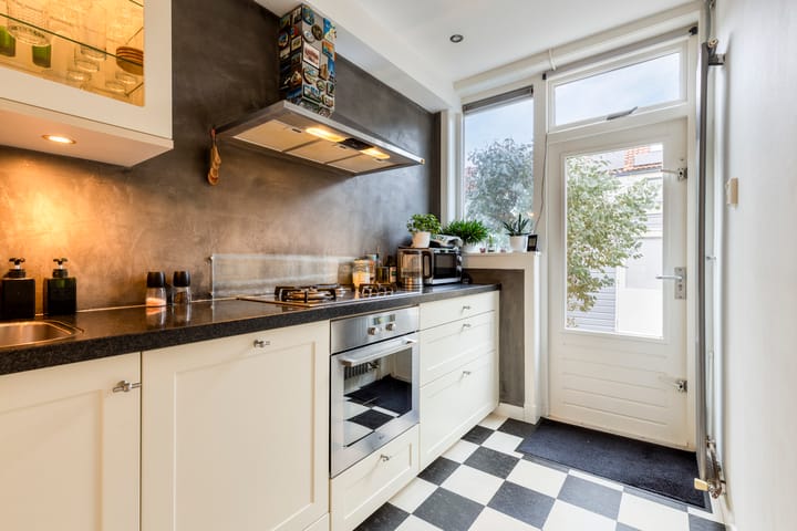 Charming 1930s Terraced Family Home in Quiet Zaandijk — 35