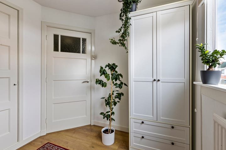 Charming 1930s Terraced Family Home in Quiet Zaandijk — 50