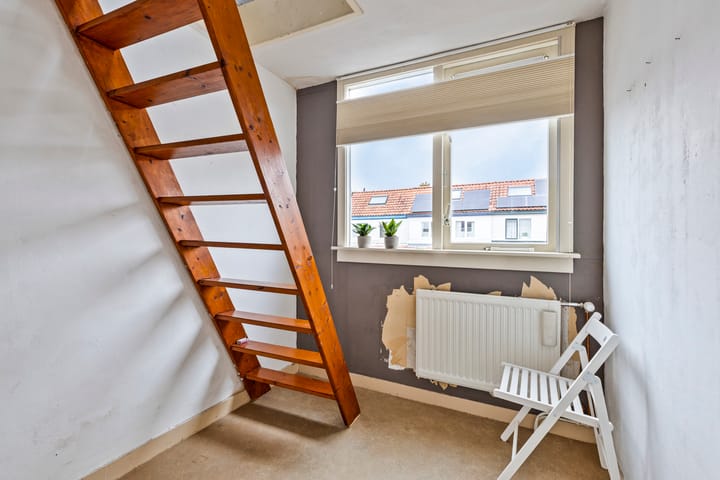 Charming 1930s Terraced Family Home in Quiet Zaandijk — 52
