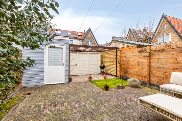 Charming 1930s Terraced Family Home in Quiet Zaandijk — 66