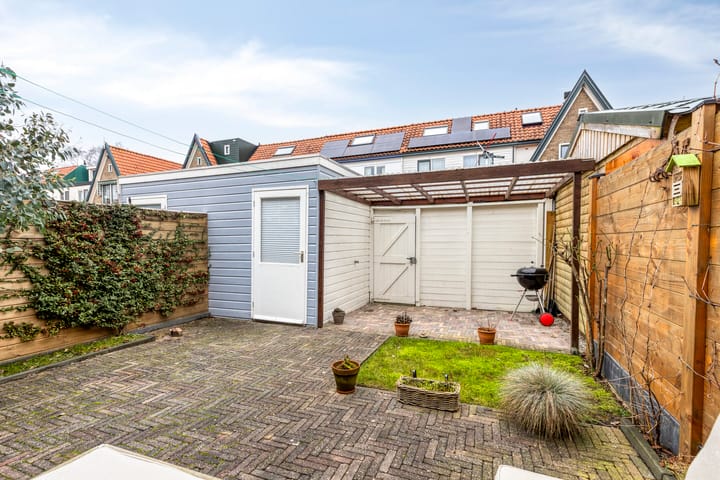 Charming 1930s Terraced Family Home in Quiet Zaandijk — 70