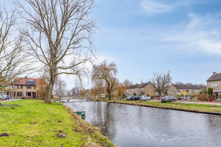Charming 1930s Terraced Family Home in Quiet Zaandijk — 85