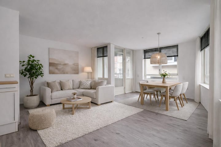 Photo 4 of Warmoesstraat 12