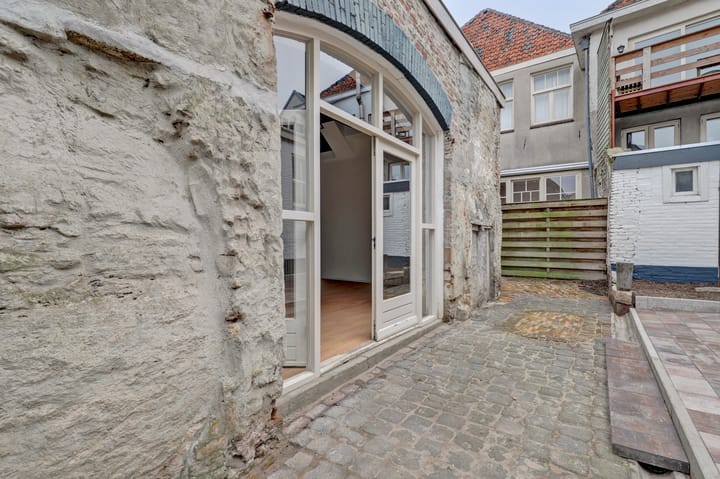 Characterful Living in a Historic Alley in the Heart of Grave — 35