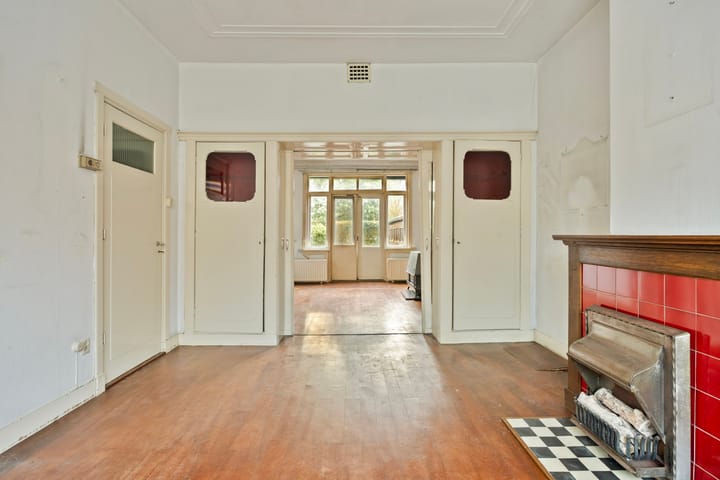 Characterful 1926 Semi-Detached Townhouse Requiring Full Renovation — 13
