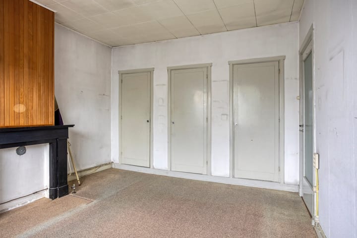 Characterful 1926 Semi-Detached Townhouse Requiring Full Renovation — 33
