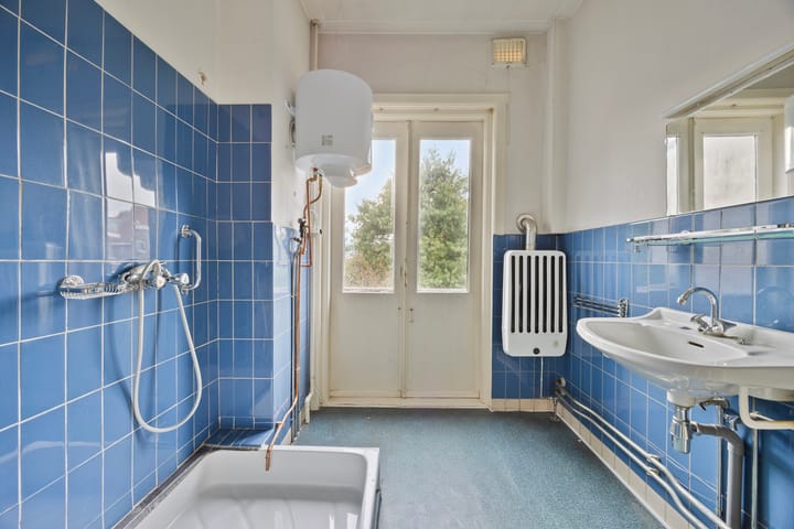 Characterful 1926 Semi-Detached Townhouse Requiring Full Renovation — 41