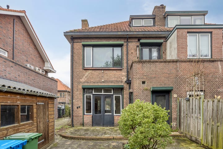 Characterful 1926 Semi-Detached Townhouse Requiring Full Renovation — 63