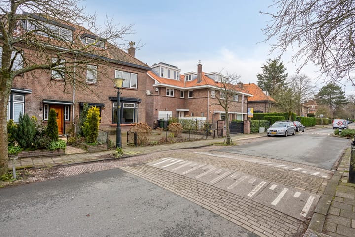 Characterful 1926 Semi-Detached Townhouse Requiring Full Renovation — 77