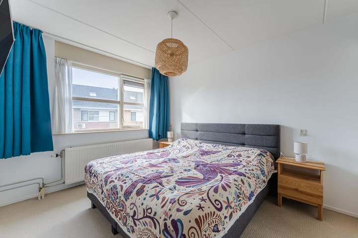 Spacious 4-Bedroom Terraced House with Garden and Solar Panels in Swifterbant — 28