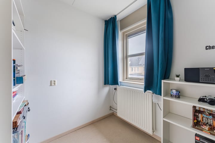 Spacious 4-Bedroom Terraced House with Garden and Solar Panels in Swifterbant — 36
