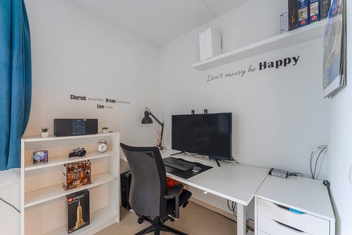 Spacious 4-Bedroom Terraced House with Garden and Solar Panels in Swifterbant — 38