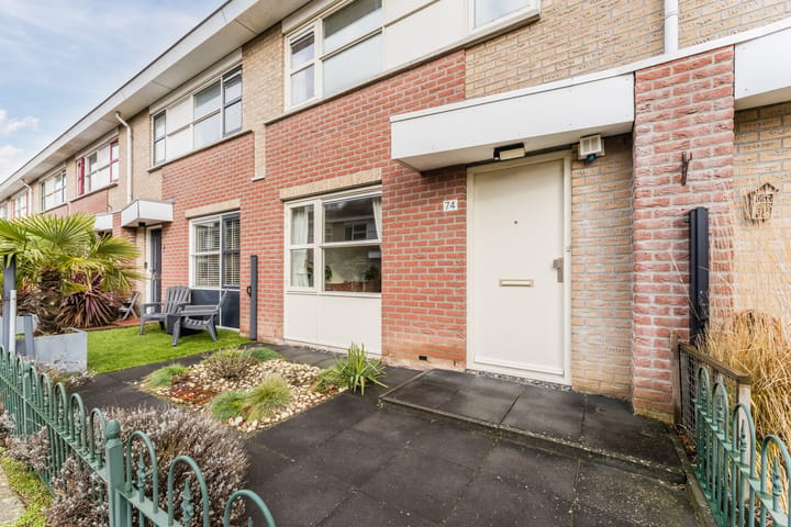 Spacious 4-Bedroom Terraced House with Garden and Solar Panels in Swifterbant — 70