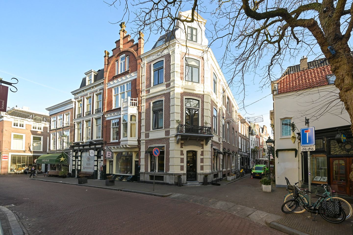 View photo 3 of Denneweg 1