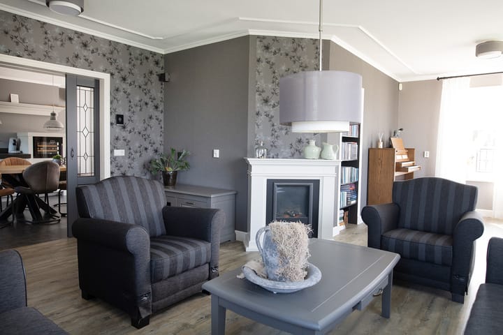 Spacious Modern Farmhouse with Large Plot and Outbuilding — 16