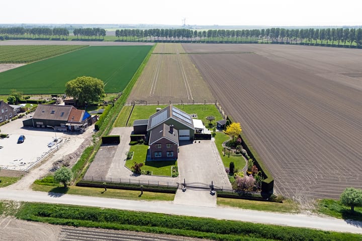 Spacious Modern Farmhouse with Large Plot and Outbuilding — 70