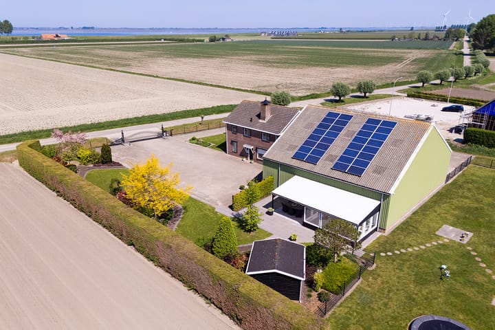 Spacious Modern Farmhouse with Large Plot and Outbuilding — 80