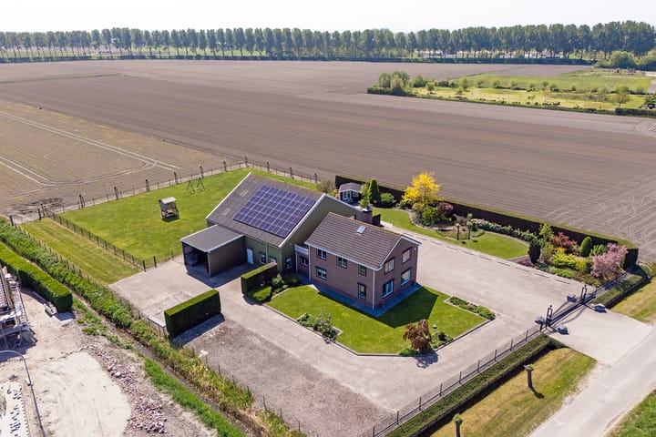 Spacious Modern Farmhouse with Large Plot and Outbuilding — 82