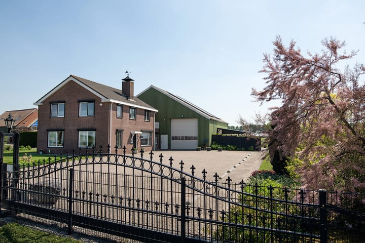 Spacious Modern Farmhouse with Large Plot and Outbuilding — 66
