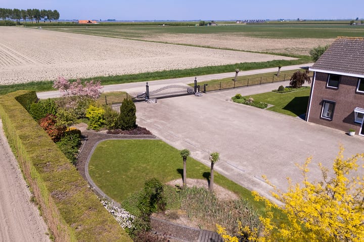 Spacious Modern Farmhouse with Large Plot and Outbuilding — 86