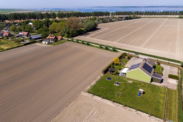 Spacious Modern Farmhouse with Large Plot and Outbuilding — 92